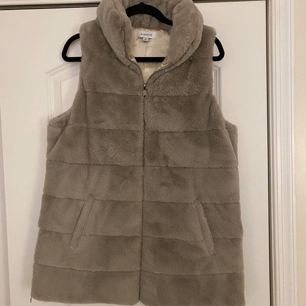 Evereve Faux Fur Vest